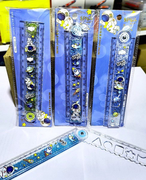 خط کش تاشو فضانورد